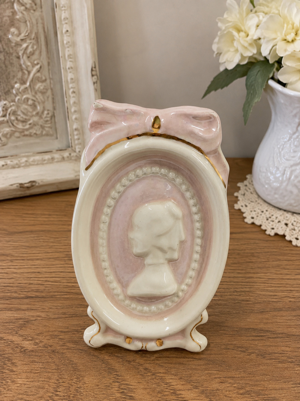 Vintage Victorian Style Cameo Ceramic Vase Planter Pink Gold Trim Shabby Chic